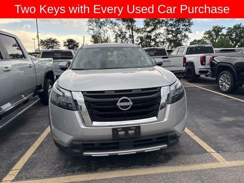 Used 2025 Nissan Pathfinder SL FWD image 5