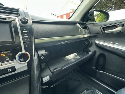 Used 2012 Toyota Camry SE FWD image 23