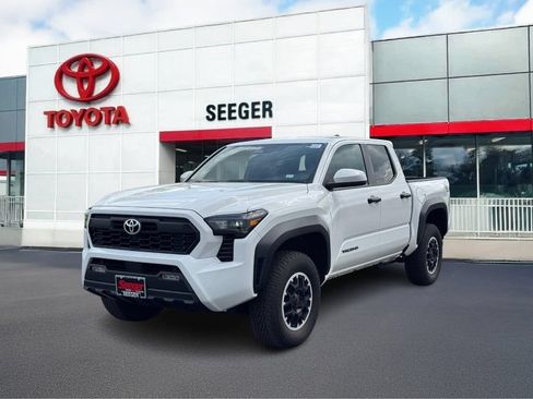 Used 2024 Toyota Tacoma TRD Off-Road AWD/4WD image 9