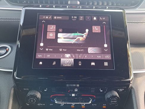 New 2025 Jeep Grand Cherokee Altitude image 4