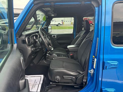 Used 2021 Jeep Gladiator Sport image 9