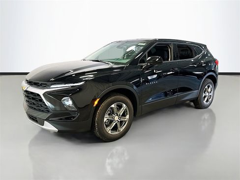New 2026 Chevrolet Blazer LT image 2
