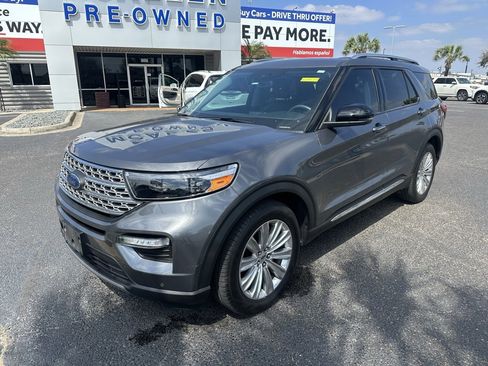 Used 2022 Ford Explorer Limited w/ Equipment Group 301A image 2