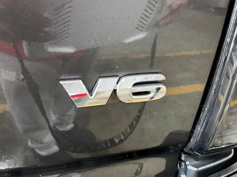 Used 2018 Toyota Tacoma TRD Sport image 8