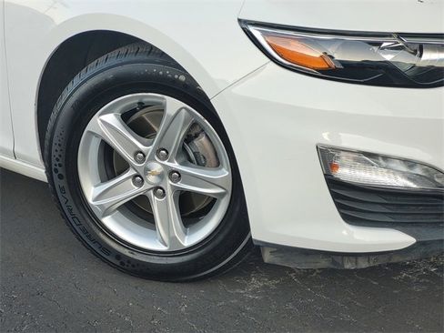 Used 2023 Chevrolet Malibu LT image 3