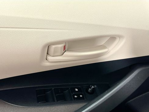 Used 2025 Toyota Corolla LE FWD image 16
