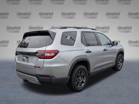 Used 2025 Honda Pilot TrailSport image 5
