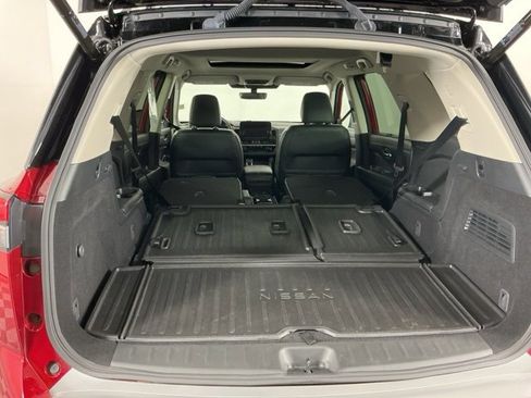 Used 2023 Nissan Pathfinder Platinum image 33