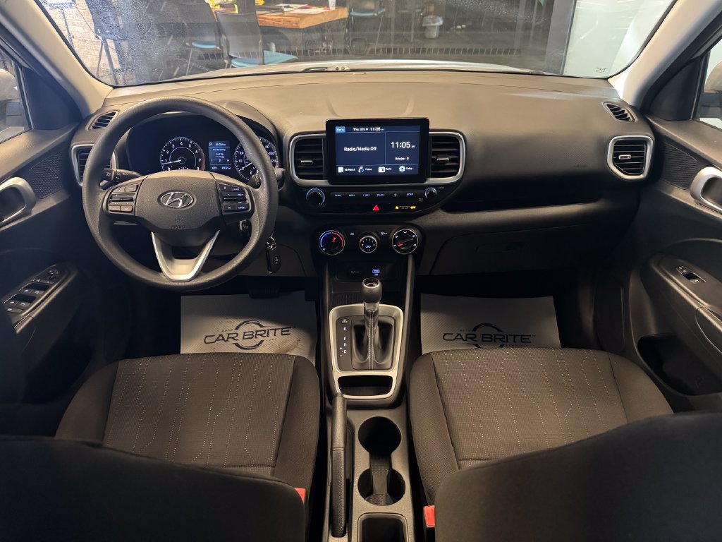 Used 2020 Hyundai Venue SE FWD image 9