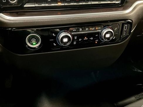 Used 2022 GMC Sierra 1500 SLT image 17