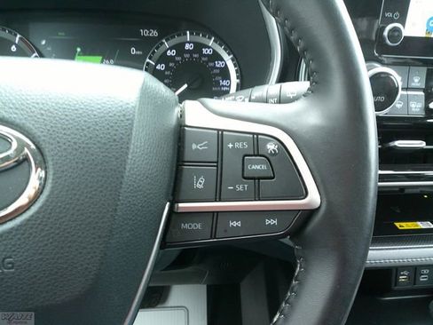 Used 2023 Toyota Highlander XLE image 13