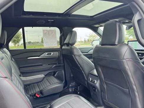 Used 2025 Ford Explorer ST-Line w/ Premium Package image 28