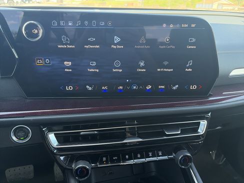 Used 2025 Chevrolet Traverse Z71 AWD/4WD image 25