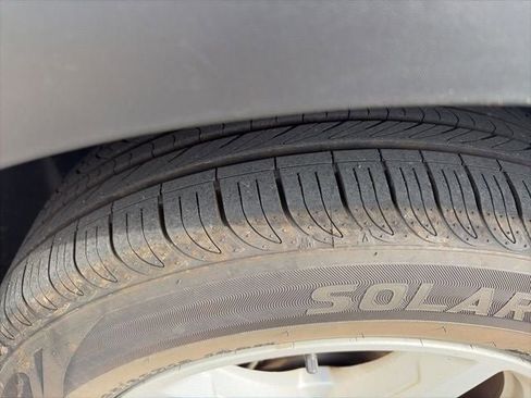 Used 2016 Ford Explorer XLT image 27