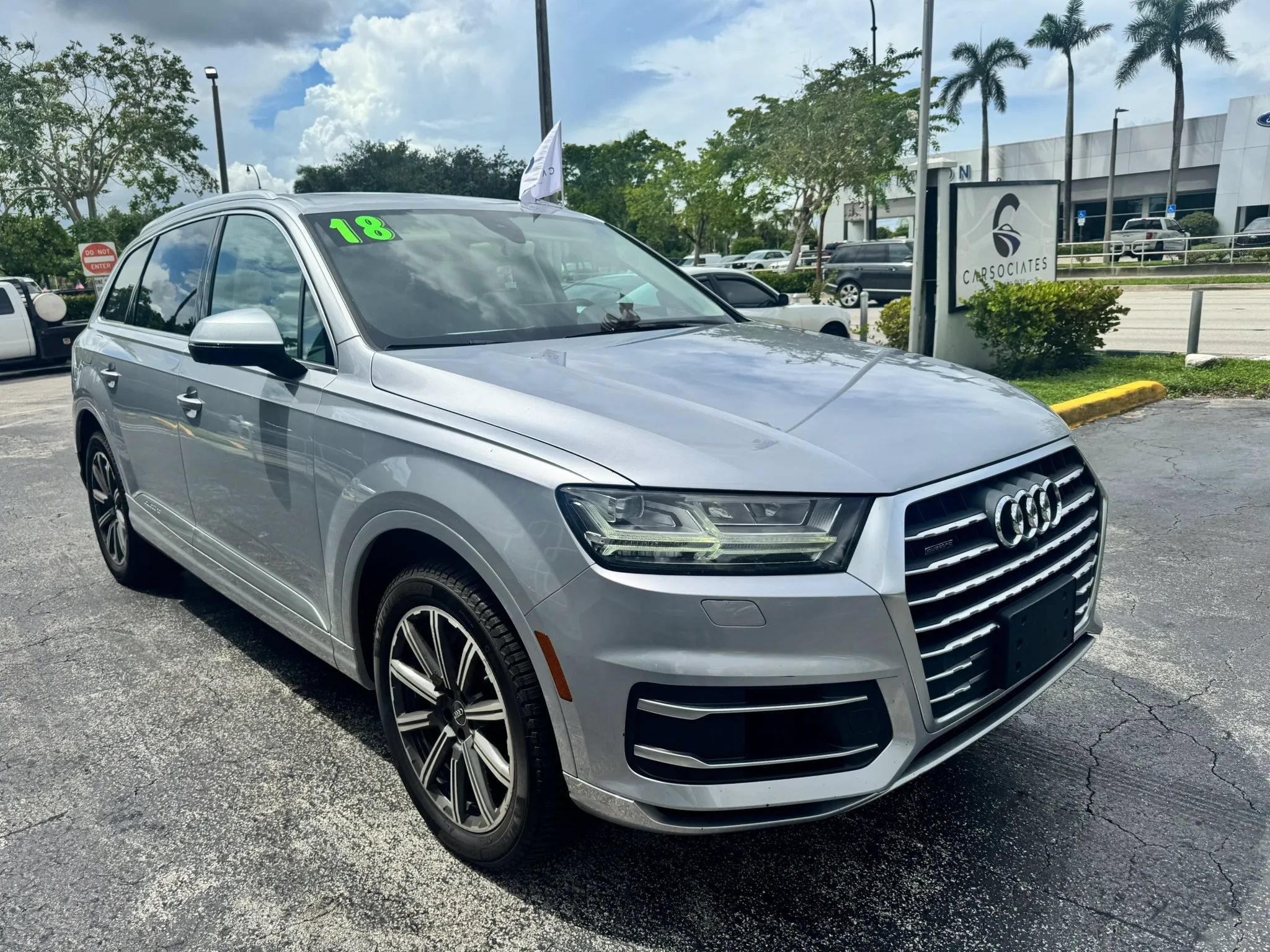 Used 2017 Audi Q7 3.0T Prestige w/ Prestige Package AWD/4WD image 2