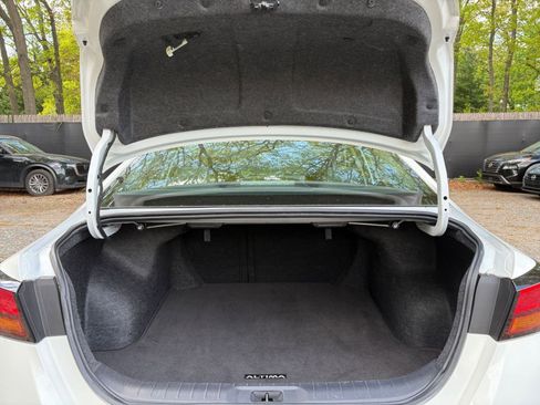 Used 2025 Nissan Altima 2.5 SV FWD image 31