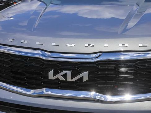 Used 2022 Kia Telluride LX image 7