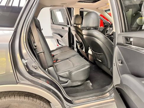 Used 2010 Hyundai Veracruz Limited FWD image 19