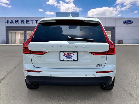 Used 2021 Volvo XC60 T5 Momentum w/ Premium Package FWD image 6
