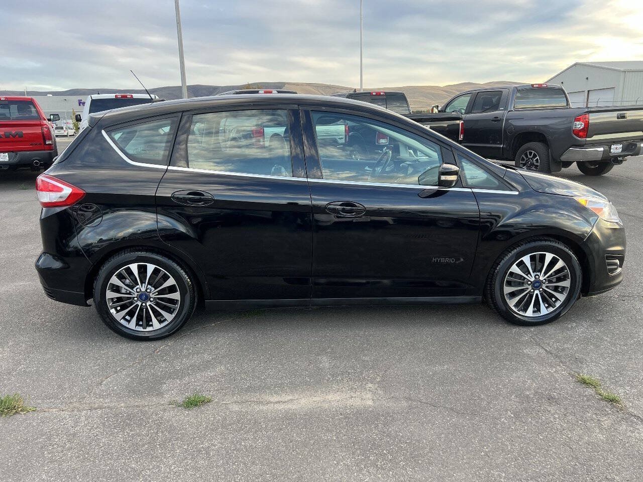 Used 2017 Ford C-MAX Titanium w/ Interior Protection Package FWD image 5