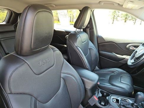 Used 2019 Jeep Cherokee Limited AWD/4WD image 12