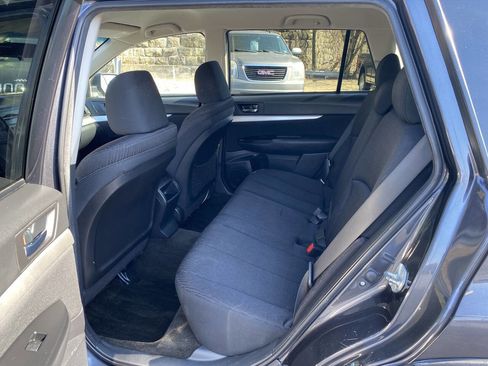Used 2011 Subaru Outback 2.5i Premium image 11