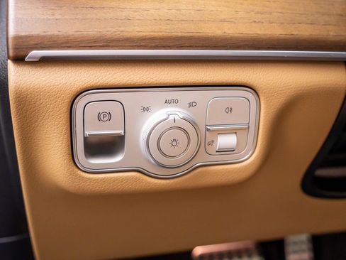 Used 2024 Mercedes-Benz GLS 450 4MATIC image 21