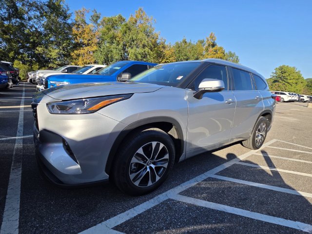 Used 2023 Toyota Highlander XLE FWD image 14