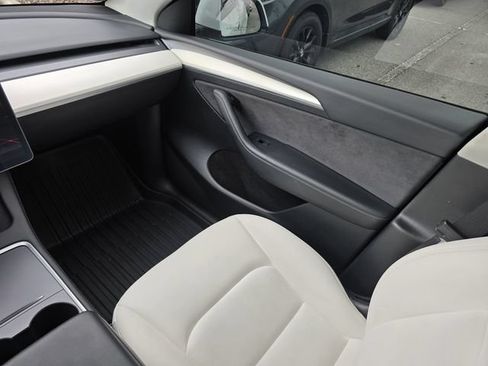 Used 2023 Tesla Model Y Long Range AWD/4WD image 21