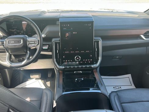 Used 2025 GMC Yukon XL Denali AWD/4WD image 22