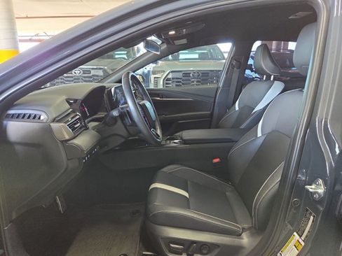 Used 2025 Toyota Camry SE FWD image 15