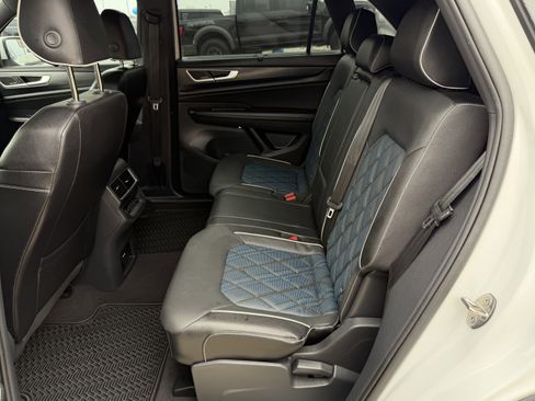 Used 2024 Volkswagen Atlas Cross Sport SEL Premium R-Line image 12