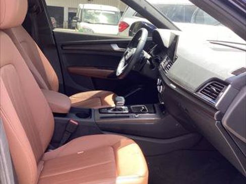 Used 2023 Audi Q5 2.0T Premium w/ Convenience Package AWD/4WD image 18