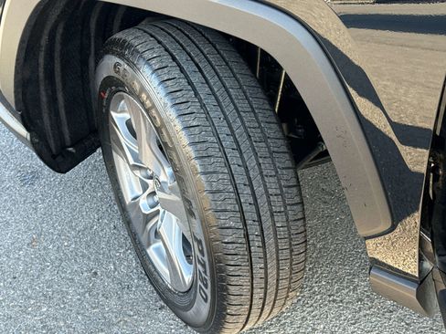 Used 2025 Toyota RAV4 XLE image 9