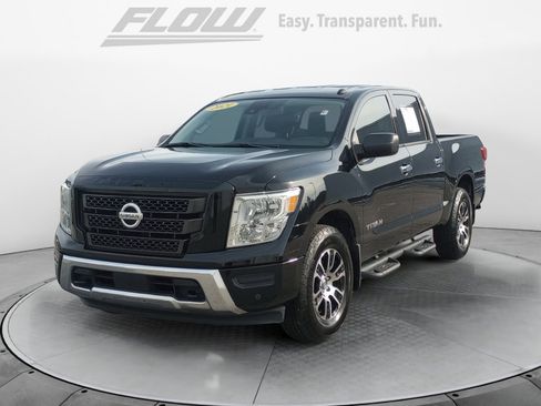 Used 2021 Nissan Titan SV w/ SV Convenience Package image 4