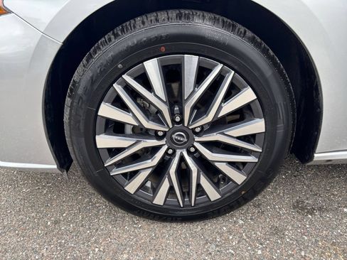 Used 2025 Nissan Altima 2.5 SV FWD image 30