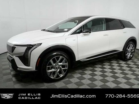 Certified 2025 Cadillac Optiq Luxury 2 w/ LPO, Floor Liner Package AWD/4WD image 2