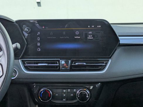 Used 2025 Chevrolet TrailBlazer LT AWD/4WD image 17