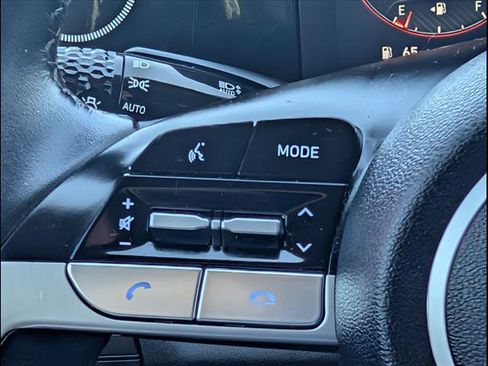 Used 2021 Hyundai Elantra Limited image 15