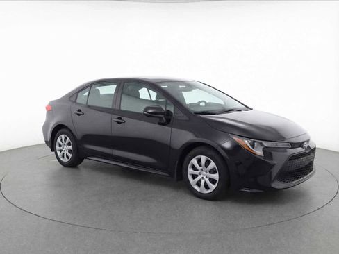 Used 2025 Toyota Corolla LE image 3