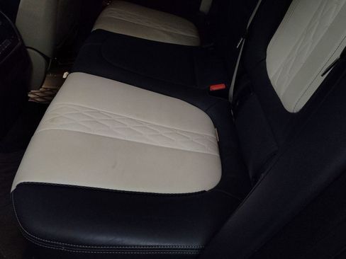 Used 2023 BMW X6 xDrive40i w/ Executive Package image 14