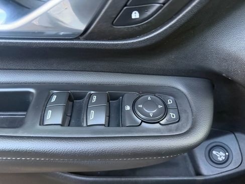 Used 2022 GMC Terrain SLE w/ Driver Convenience Package image 24