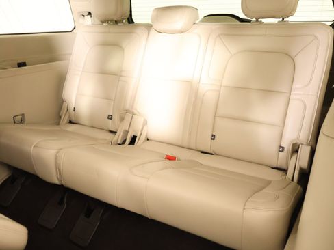 Used 2019 Lincoln Navigator Reserve AWD/4WD image 14