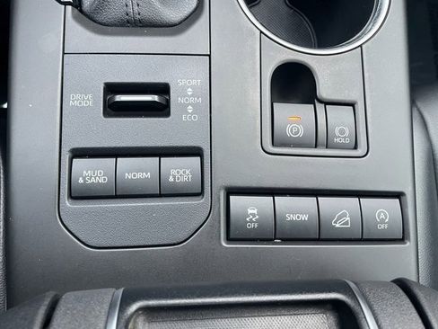 Used 2020 Toyota Highlander XLE image 26