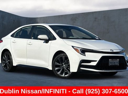 Used 2024 Toyota Corolla SE w/ SE Premium Package FWD image 2
