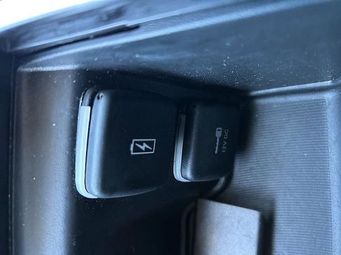 Used 2024 Chrysler Pacifica Limited FWD image 26