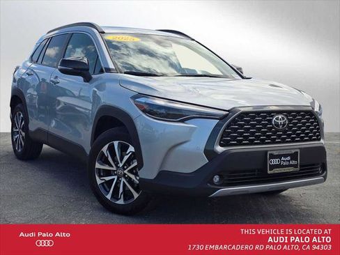 Used 2025 Toyota Corolla Cross XLE w/ Convenience Package FWD image 1