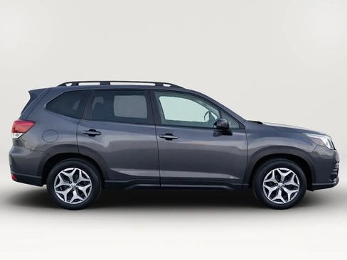 Used 2022 Subaru Forester Premium AWD/4WD image 7