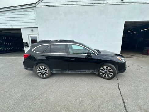 Used 2017 Subaru Outback 2.5i Limited AWD/4WD image 3