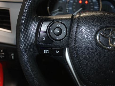 Used 2015 Toyota Corolla LE FWD image 18